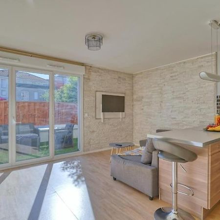 Charmant Studio Avec Terrasse Et Parking Corbeil-Essonnes Exterior foto